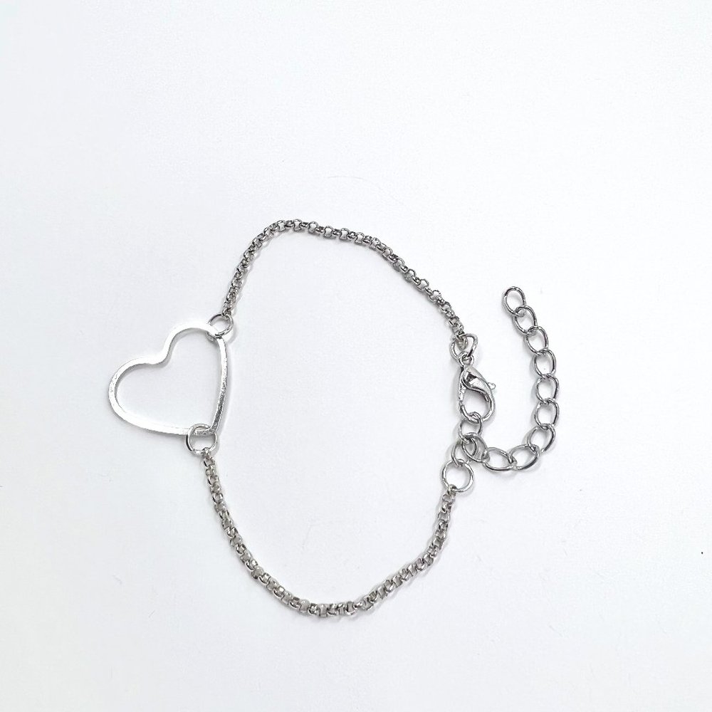 Minimal & Simple Silver Tone Open Heart 6.5” Chain Bracelet. Heart is .75” tall